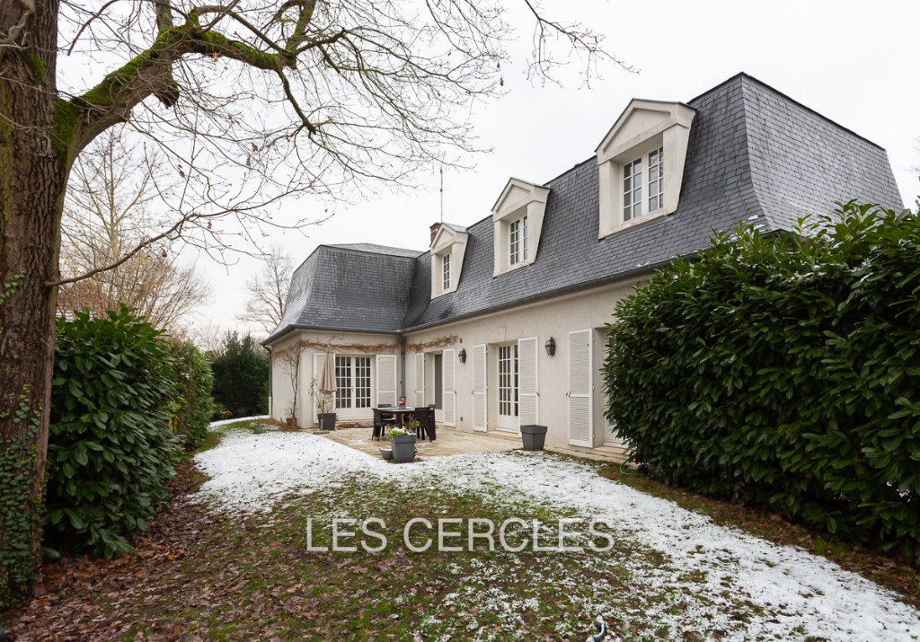 Agence les Cercles - Le Vésinet - 
Maison 9 pièces de 240 m²
