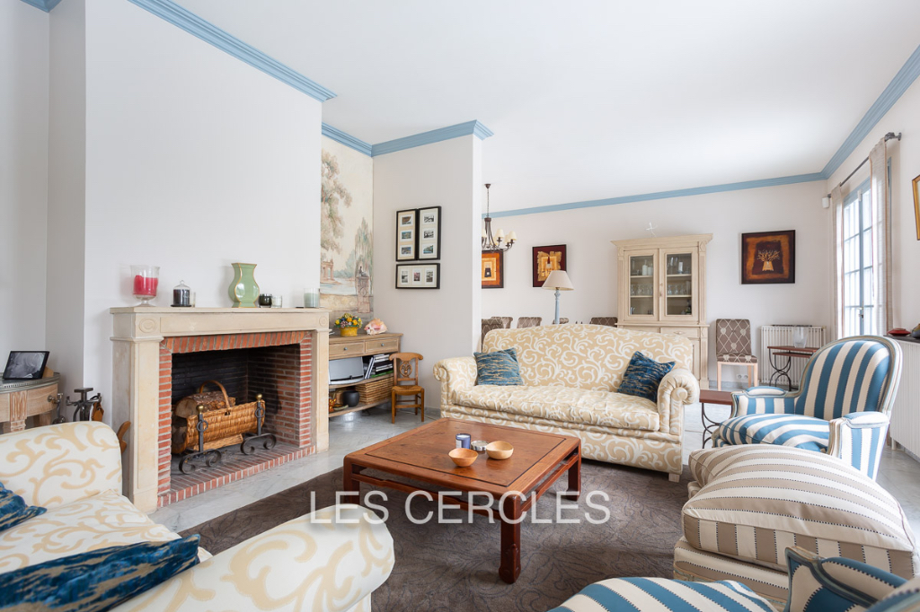 Agence les Cercles - Le Vésinet -
Maison 9 pièces de 240 m²