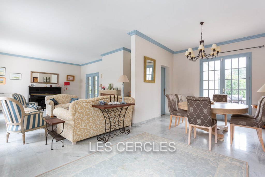 Agence les Cercles - Le Vésinet -
Maison 9 pièces de 240 m²