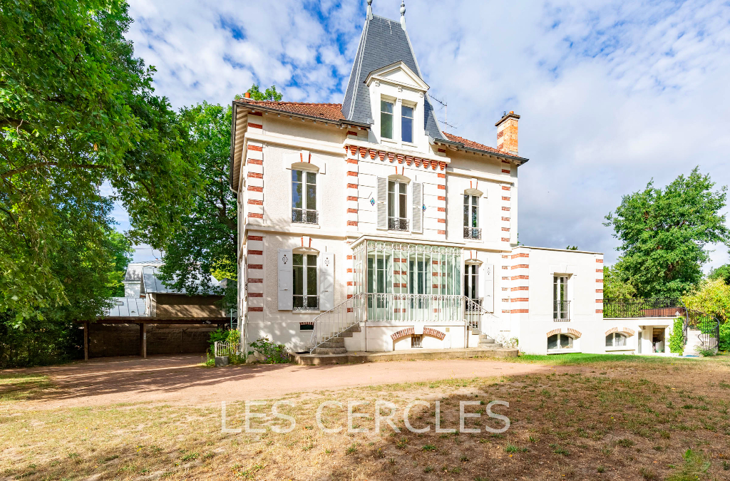 Agence les Cercles - Le Vésinet -
Maison 10 pièces de 270 m²