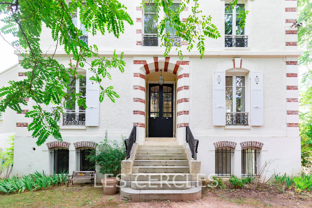 Agence les Cercles - Le Vésinet -
Maison 10 pièces de 270 m²