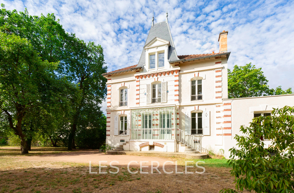 Agence les Cercles - Le Vésinet -
Maison 10 pièces de 270 m²