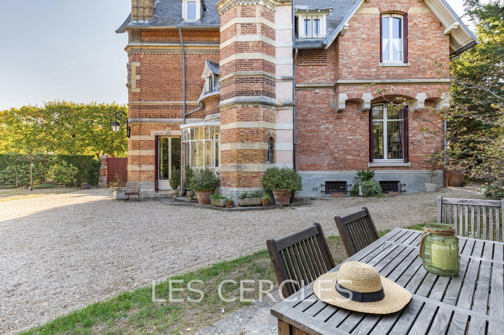 Agence les Cercles - Le Vésinet -
Maison 8 pièces de 270 m²