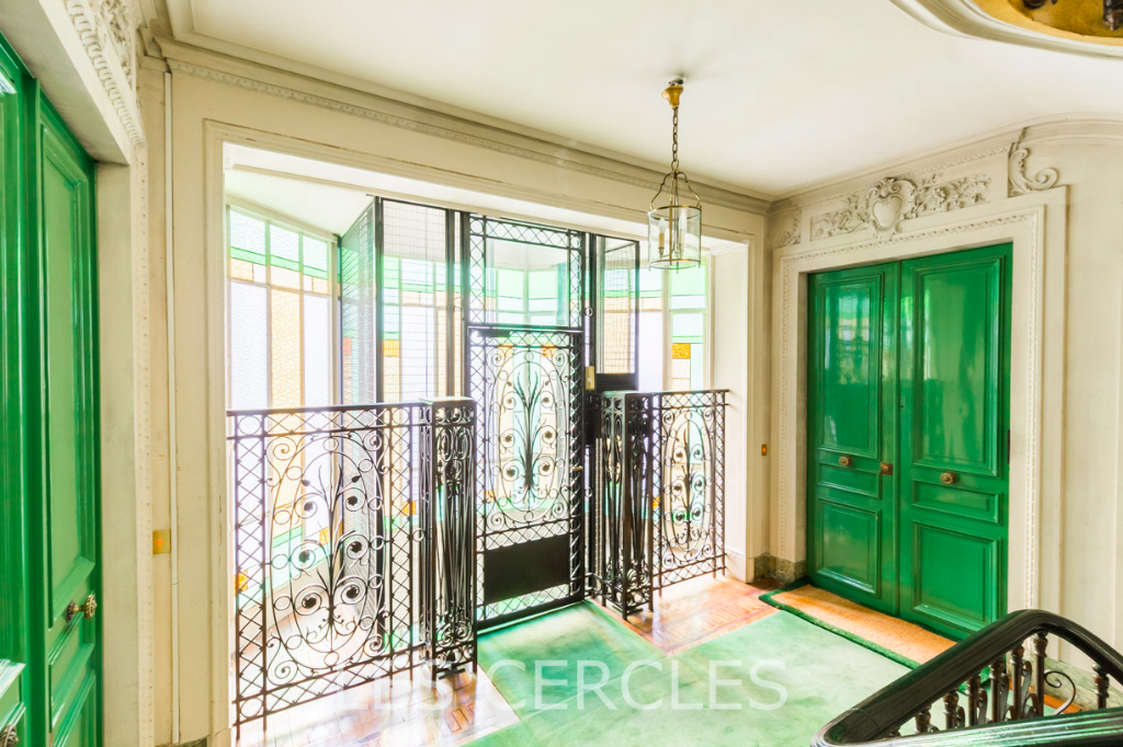 Agence les Cercles - Le Vésinet -
Vente en Viager - Appartement 8 pièces de 278 m² plus un studio de 15 m²