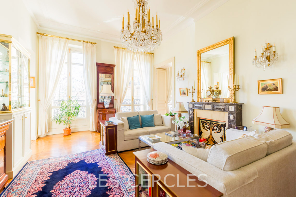 Agence les Cercles - Le Vésinet -
Vente en Viager - Appartement 8 pièces de 278 m² plus un studio de 15 m²