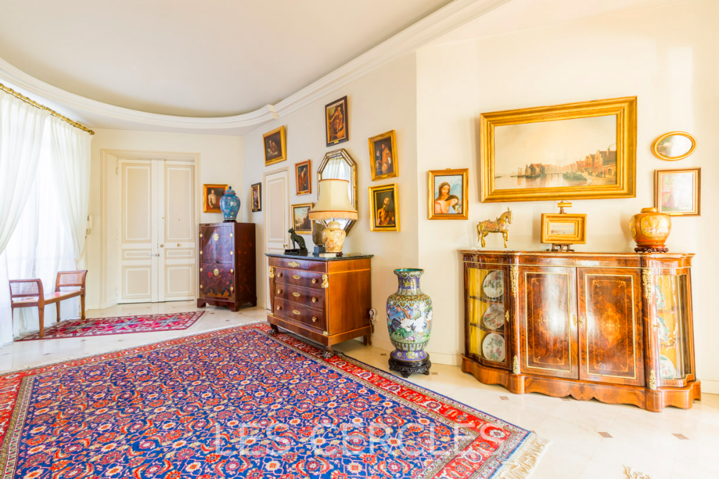 Agence les Cercles - Le Vésinet -
Vente en Viager - Appartement 8 pièces de 278 m² plus un studio de 15 m²