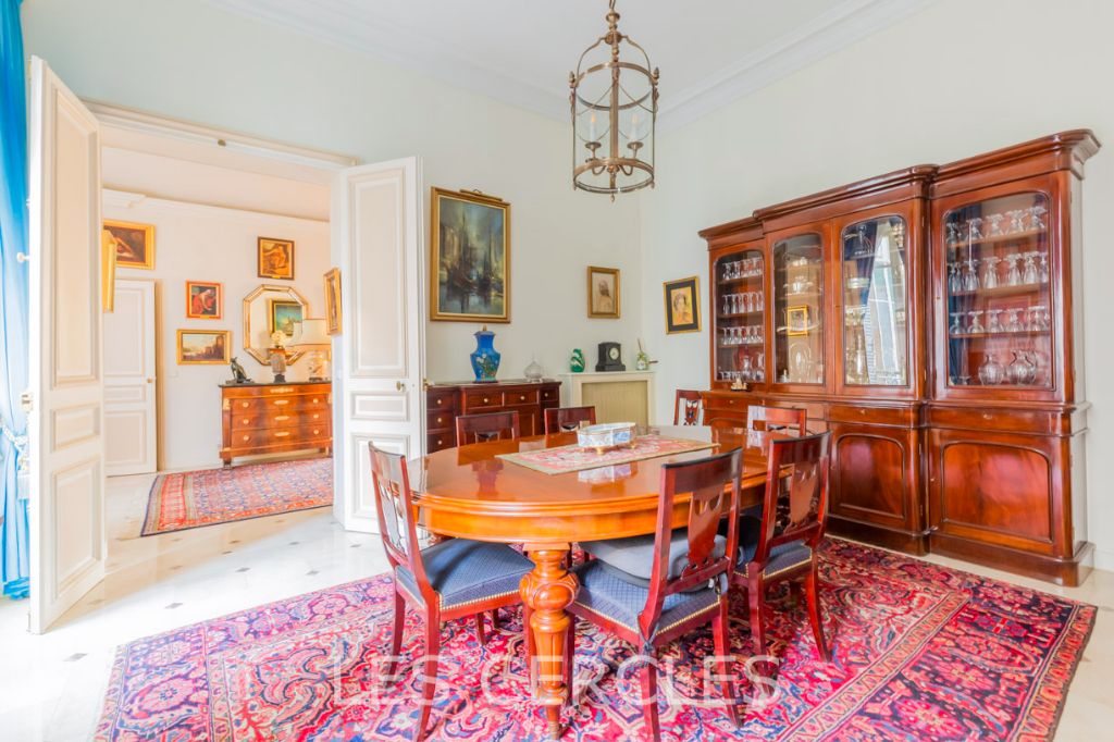 Agence les Cercles - Le Vésinet -
Vente en Viager - Appartement 8 pièces de 278 m² plus un studio de 15 m²