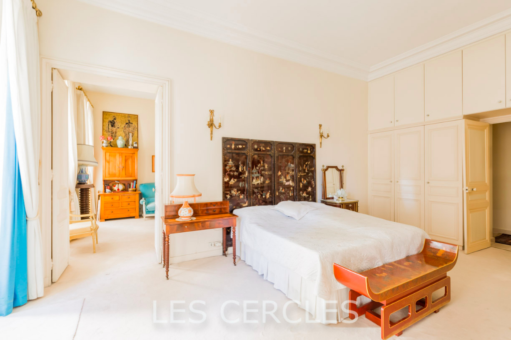 Agence les Cercles - Le Vésinet -
Vente en Viager - Appartement 8 pièces de 278 m² plus un studio de 15 m²