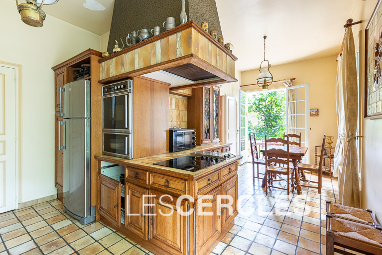 Agence les Cercles - Le Vésinet -
Maison 9 pièces de 270 m²