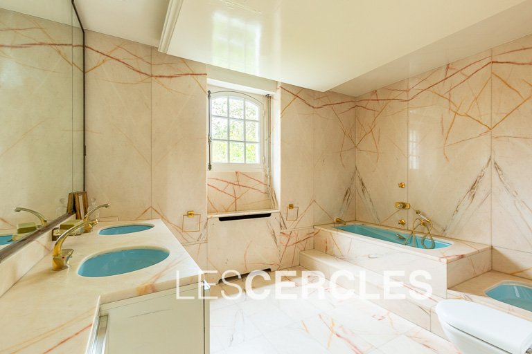 Agence les Cercles - Le Vésinet -
Maison 9 pièces de 270 m²