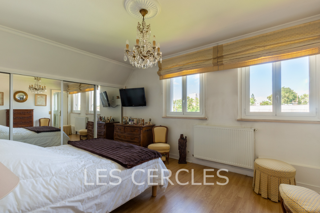 Agence les Cercles - Le Vésinet -
Maison 9 pièces de 270 m²