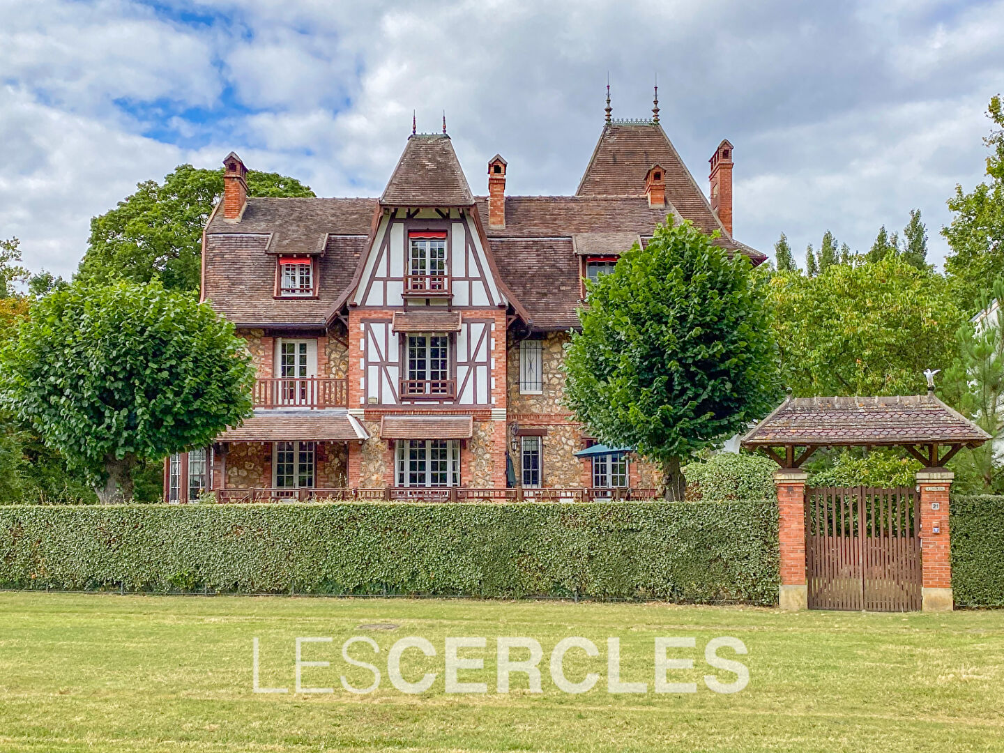 Agence immobilière Le Vésinet - Maison 12 pièces de 460 m² - LE VESINET