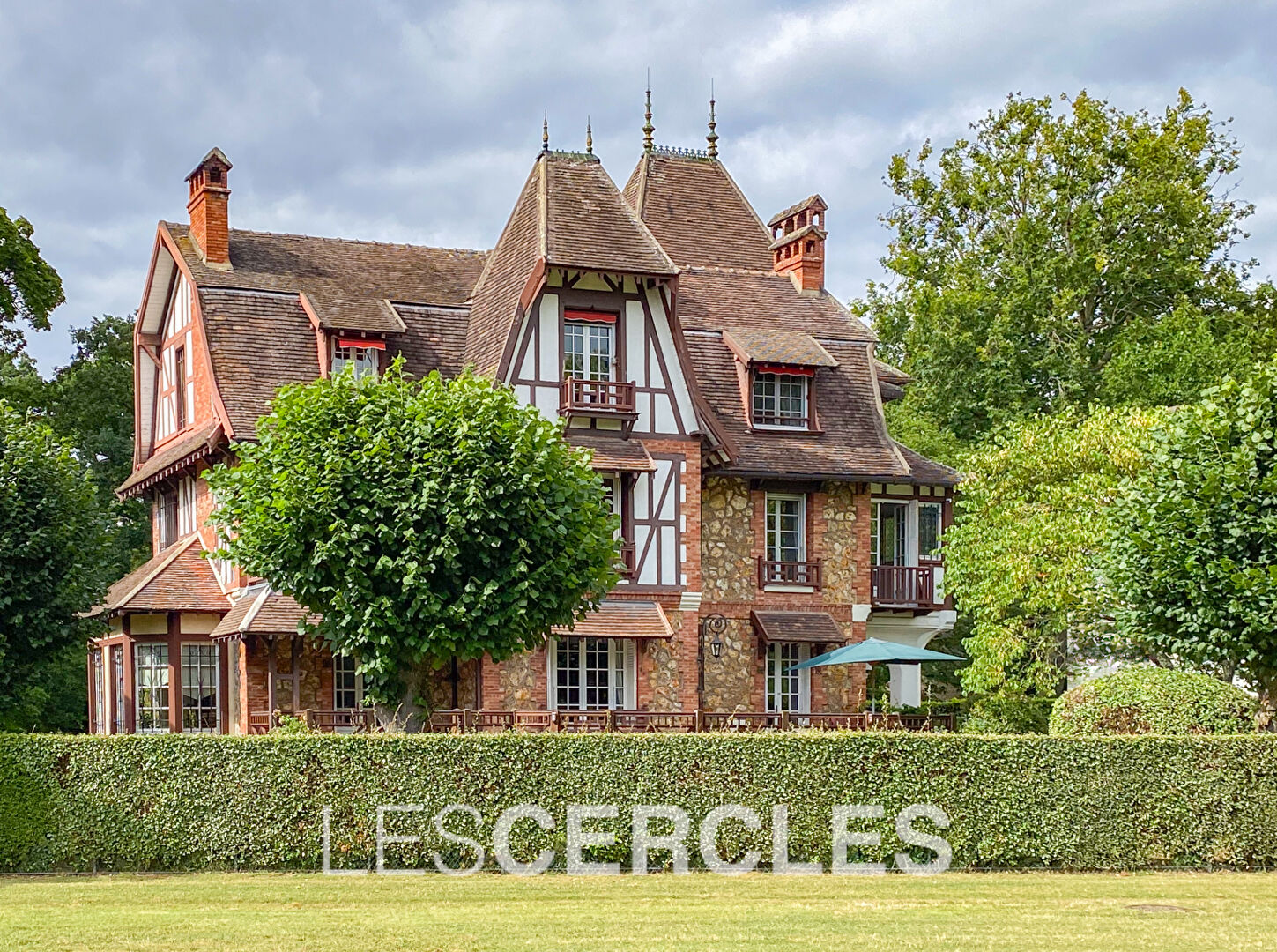 Agence les Cercles - Le Vésinet -
Maison 12 pièces de 460 m²