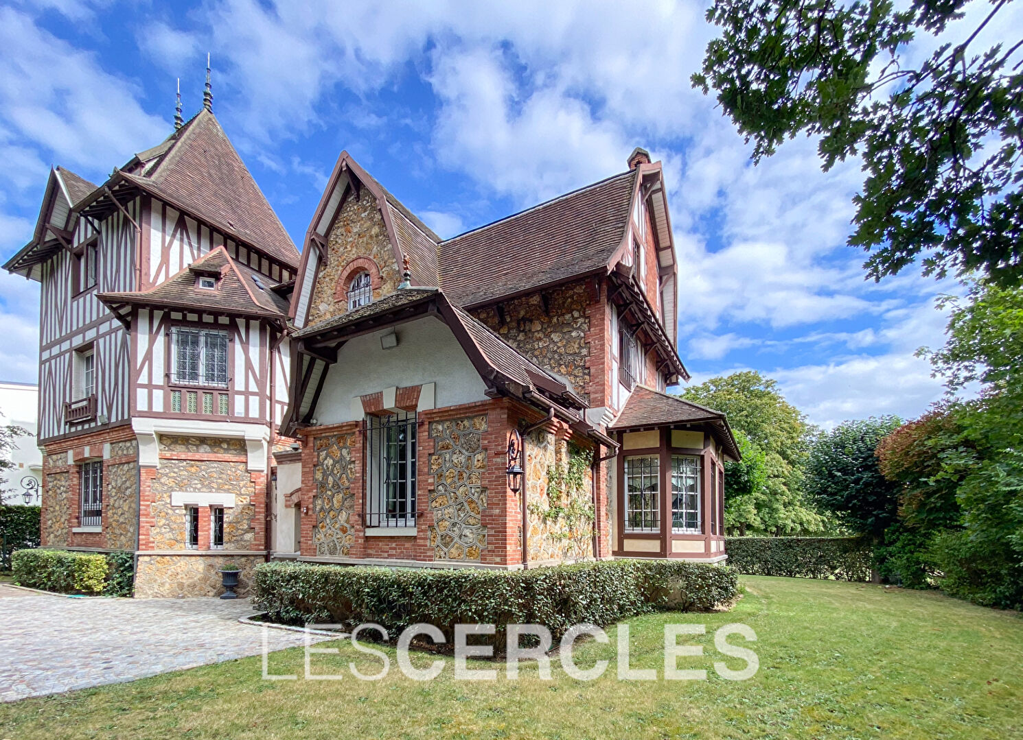 Agence les Cercles - Le Vésinet -
Maison 12 pièces de 460 m²