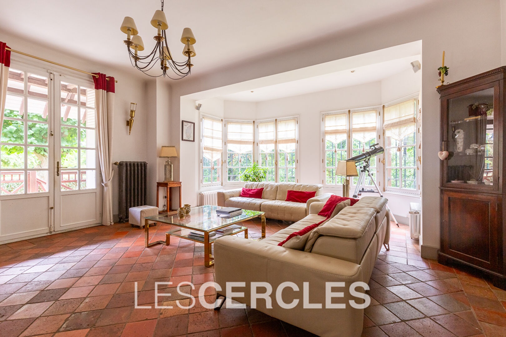 Agence les Cercles - Le Vésinet -
Maison 12 pièces de 460 m²