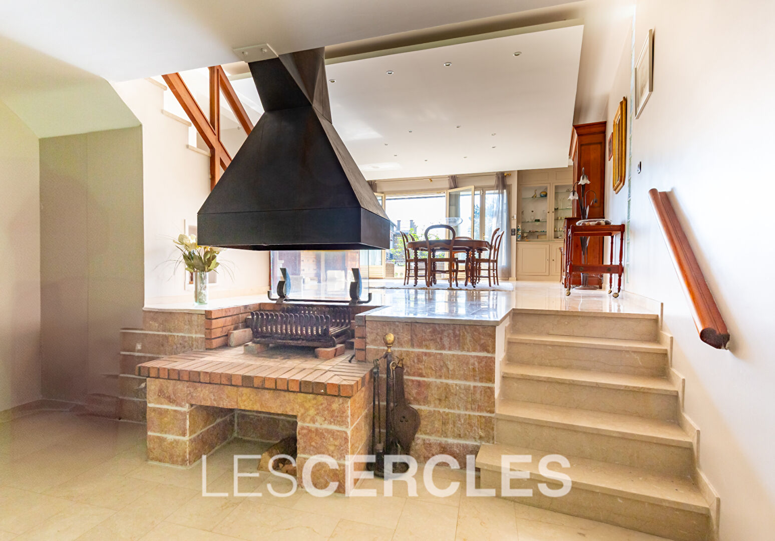 Agence les Cercles - Le Vésinet - 
Maison 6 pièces de 200 m²
