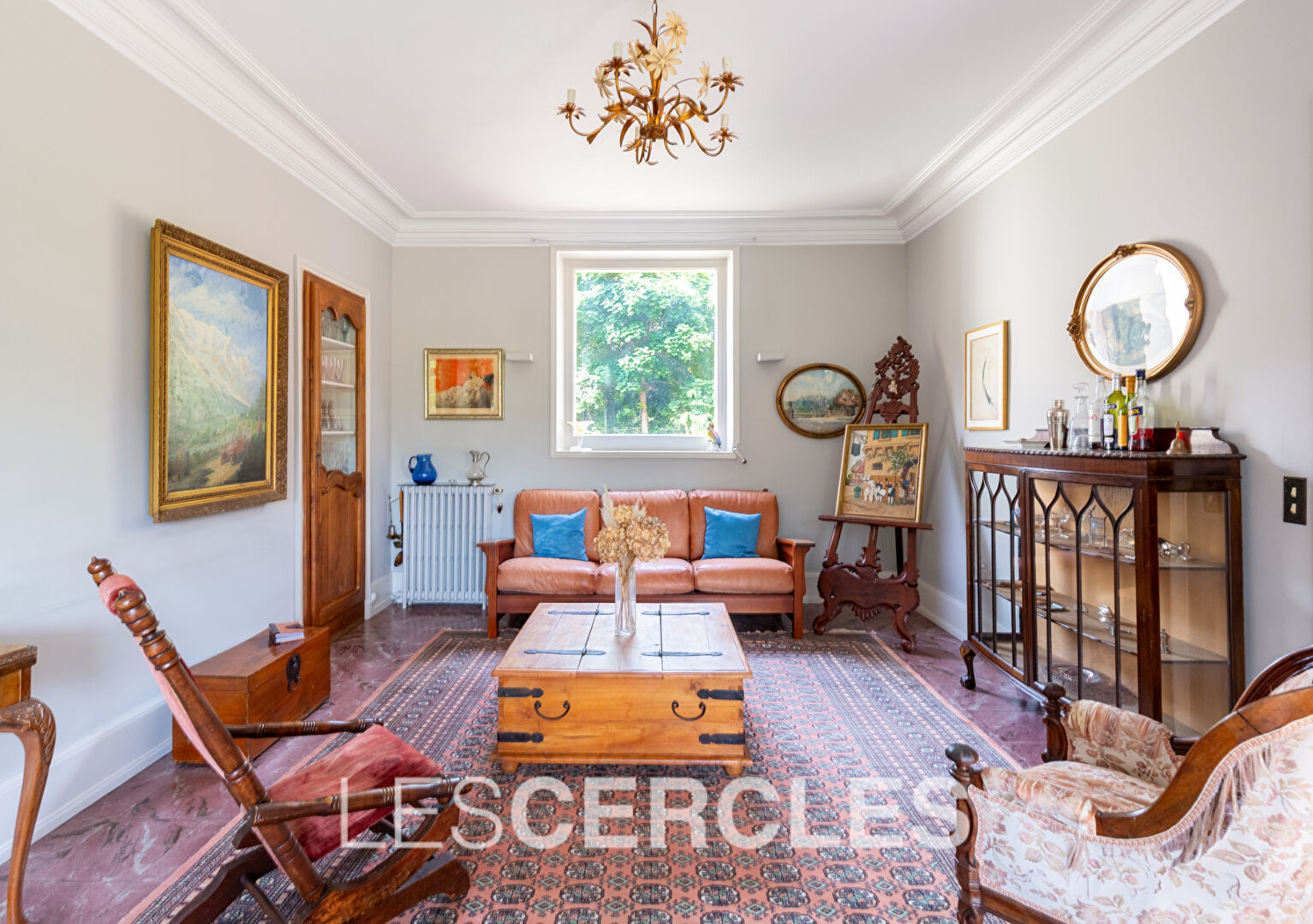 Agence les Cercles - Le Vésinet -
Maison 9 pièces de 215 m² et 2 dépendances