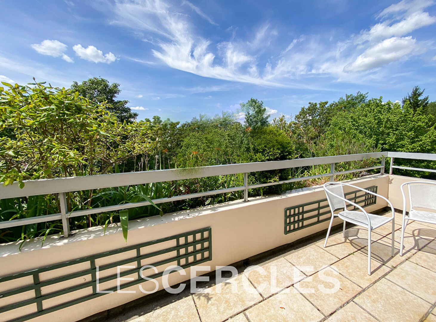 Agence les Cercles - Le Vésinet - 
Four bedroom duplex apartment of 135m²
