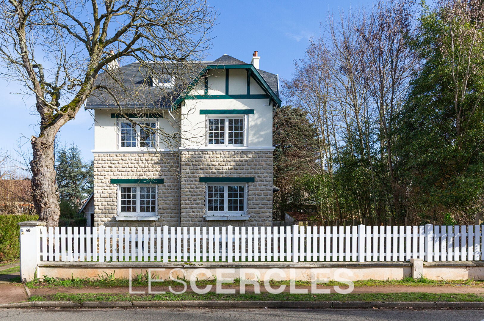 Agence immobilière de 
 Les Cercles - LES CERCLES 
