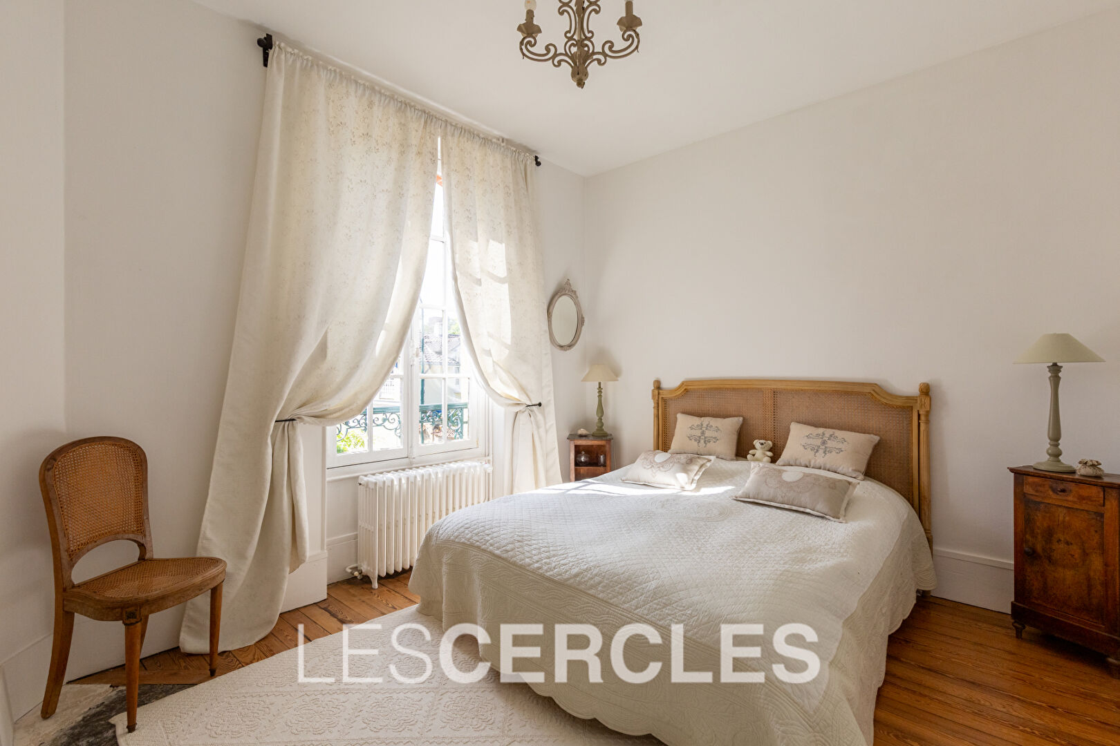 Agence les Cercles - Le Vésinet - 
Demeure de prestige 10 pièces de 232 m²
