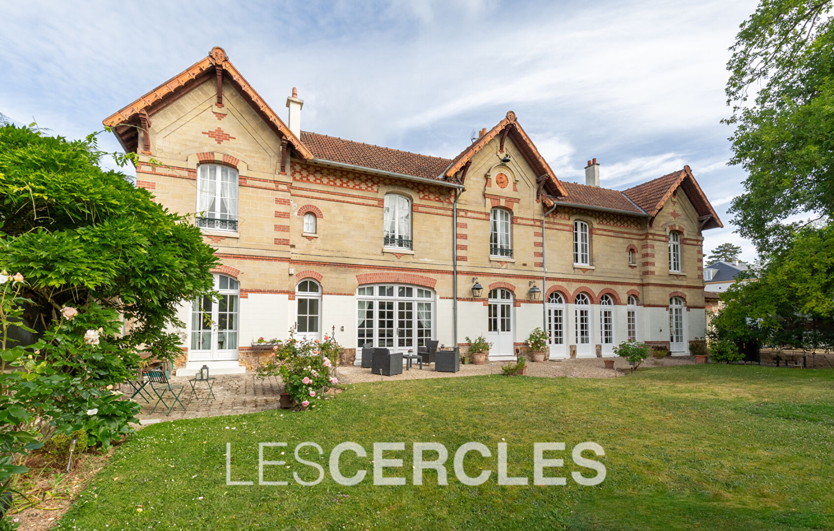 Agence immobilière Versailles - Demeure de prestige 10 pièces de 232 m² - LE VESINET