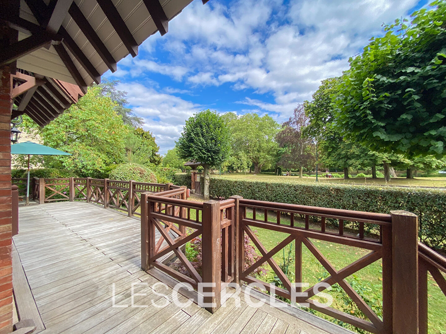 Agence les Cercles - Le Vésinet -
Propriété 12 pièces de 420 m²