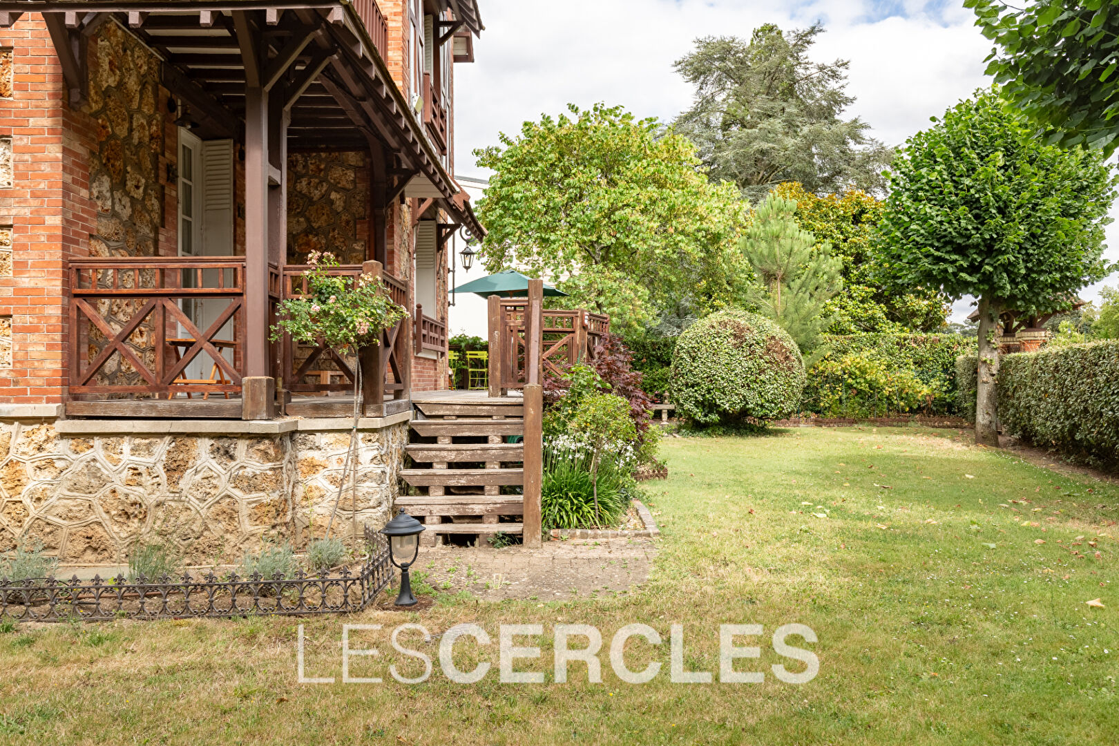 Agence les Cercles - Le Vésinet -
Propriété 12 pièces de 420 m²