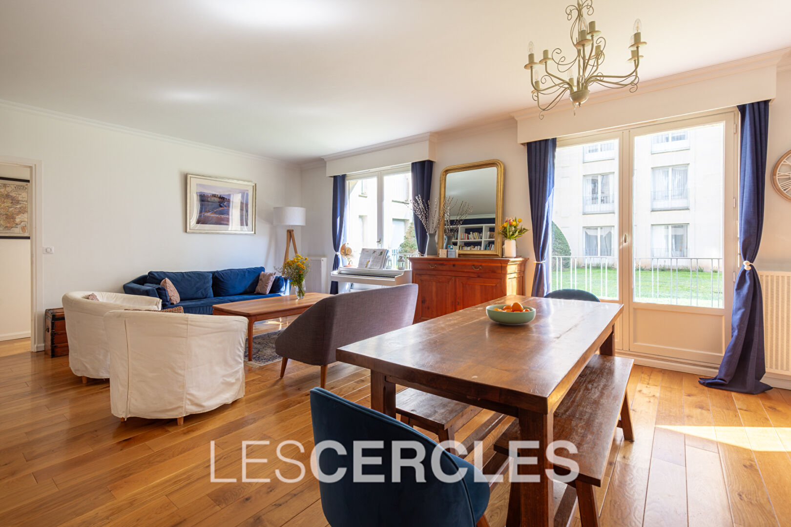 Agence immobilière Le Vésinet - Four bedroom apartment 130m² - VERSAILLES Agence immobilière Le Vésinet - Four bedroom apartment 130m² - VERSAILLES