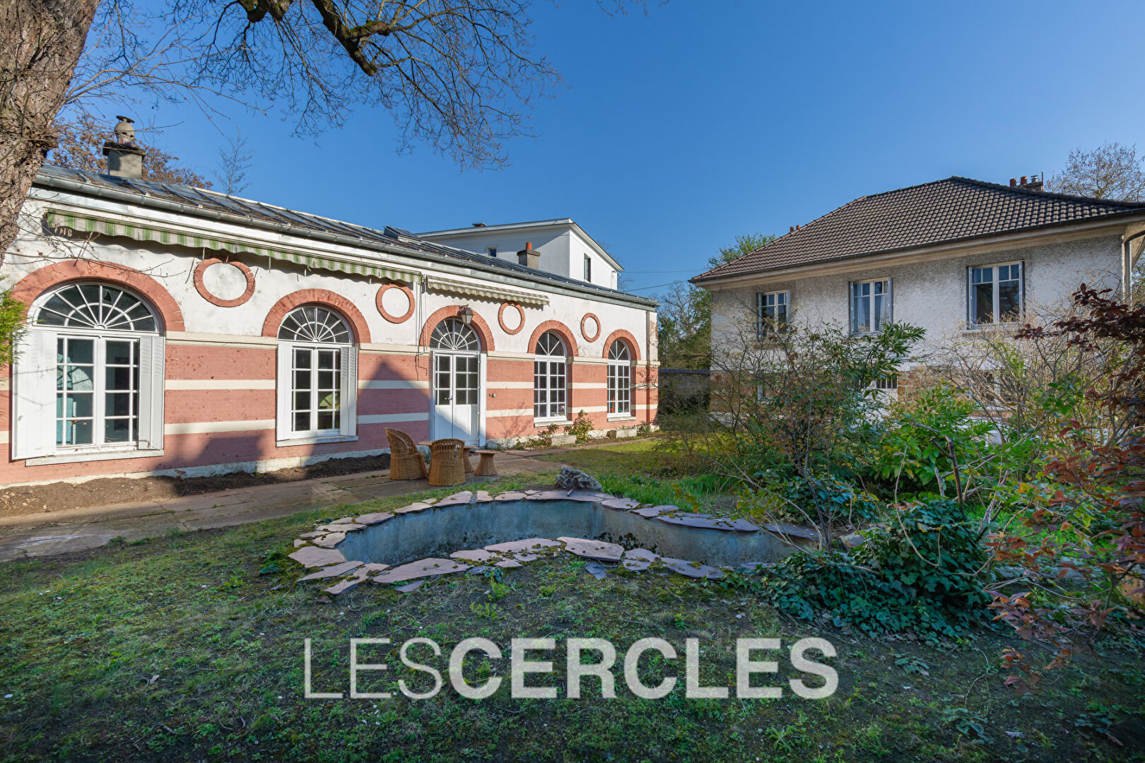 Agence immobilière Le Vésinet - Maison 8 pièces 190 m² avec dépendance - LE VESINET