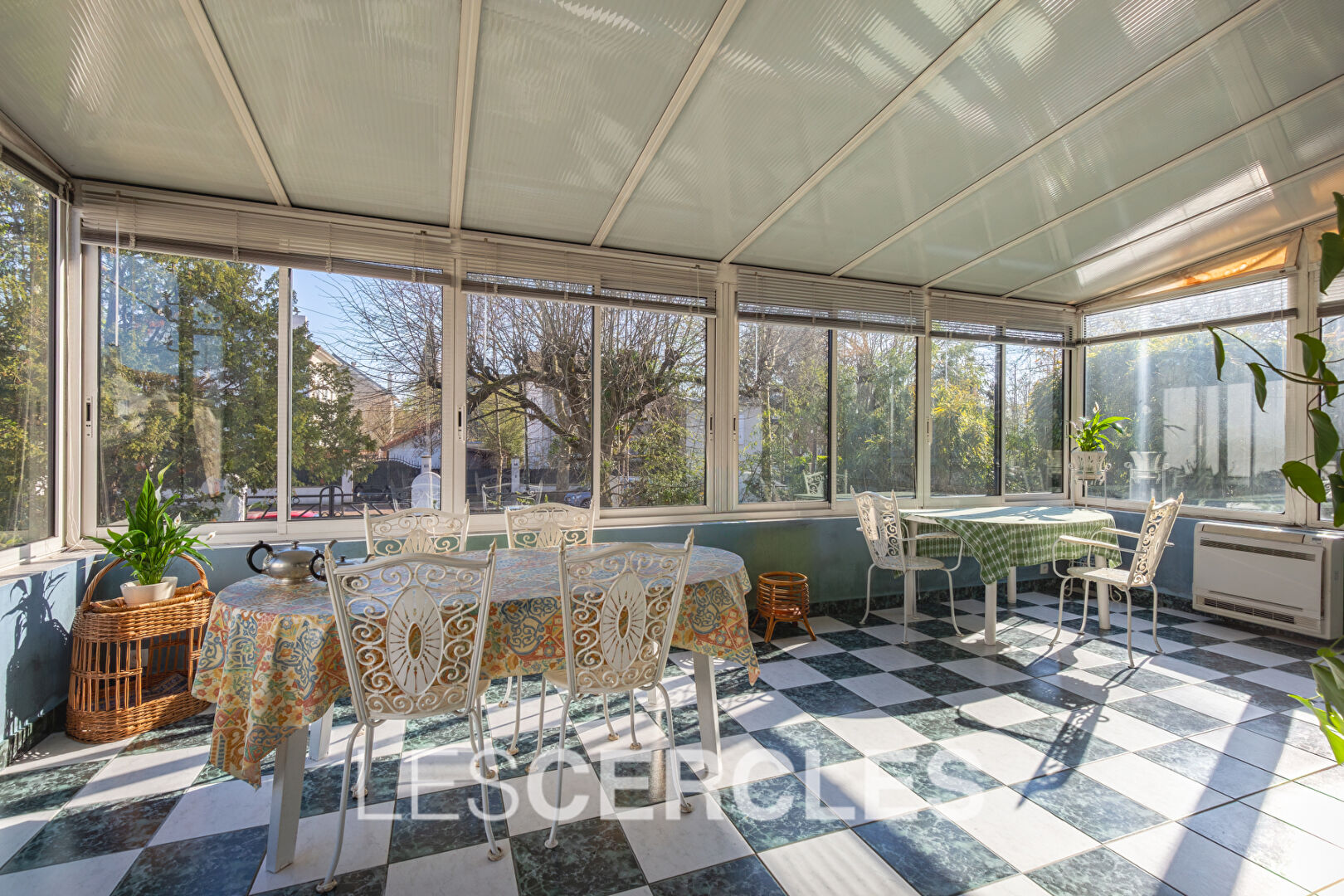 Agence les Cercles - Le Vésinet - 
Maison 8 pièces 190 m² avec dépendance
