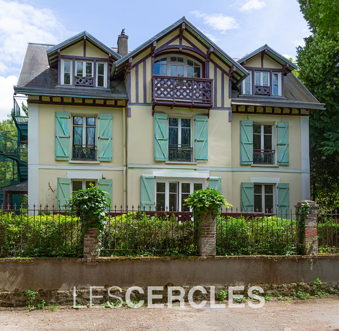 Agence immobilière Le Vésinet - Demeure Rueil Malmaison 11 pièces de 196 m² - RUEIL MALMAISON