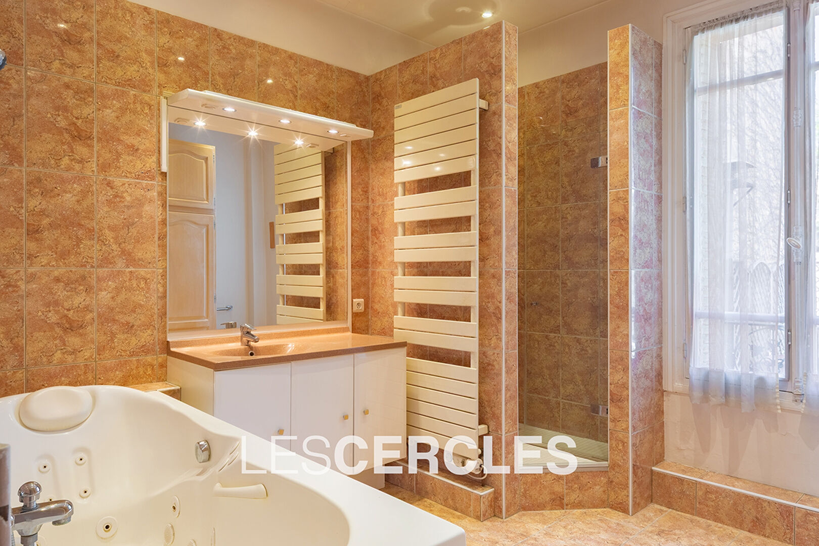 Agence les Cercles - Le Vésinet - 
Maison 7 pièces  de 225 m2
