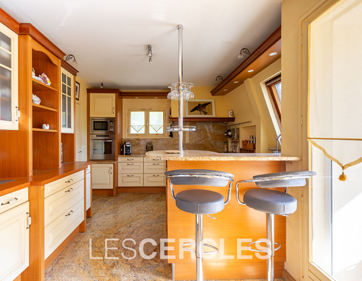 Agence les Cercles - Le Vésinet - 
Maison 6 pièces de 200 m²
