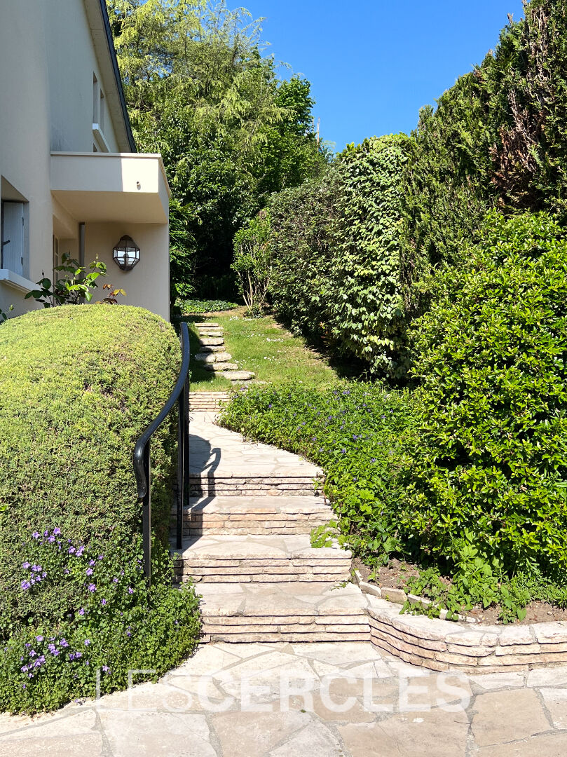 Agence les Cercles - Le Vésinet - 
Maison 6 pièces de 200 m²
