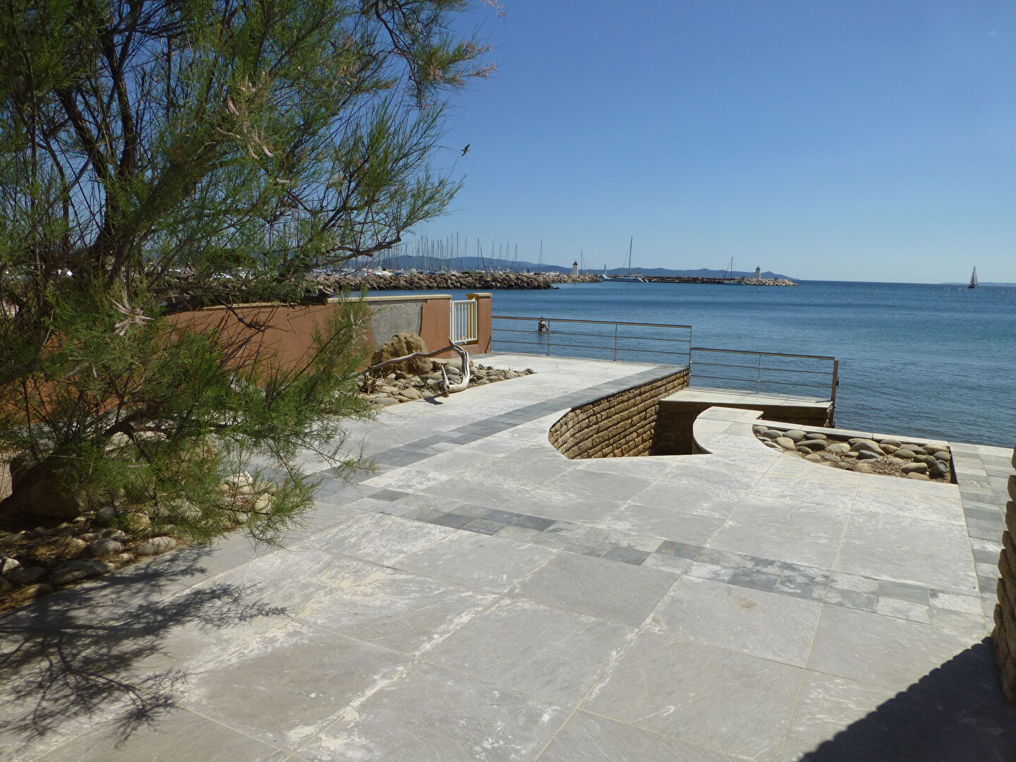 Agence immobilière de LES 4 CHEMINS DE L'IMMOBILIER Châteauneuf-le-rouge - LES 4 CHEMINS DE L'IMMOBILIER