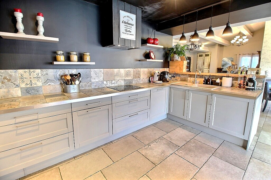 Photo Malaucène superbe maison de 186 m² avec surface professionnelle d'env. 100 m². image 5/6