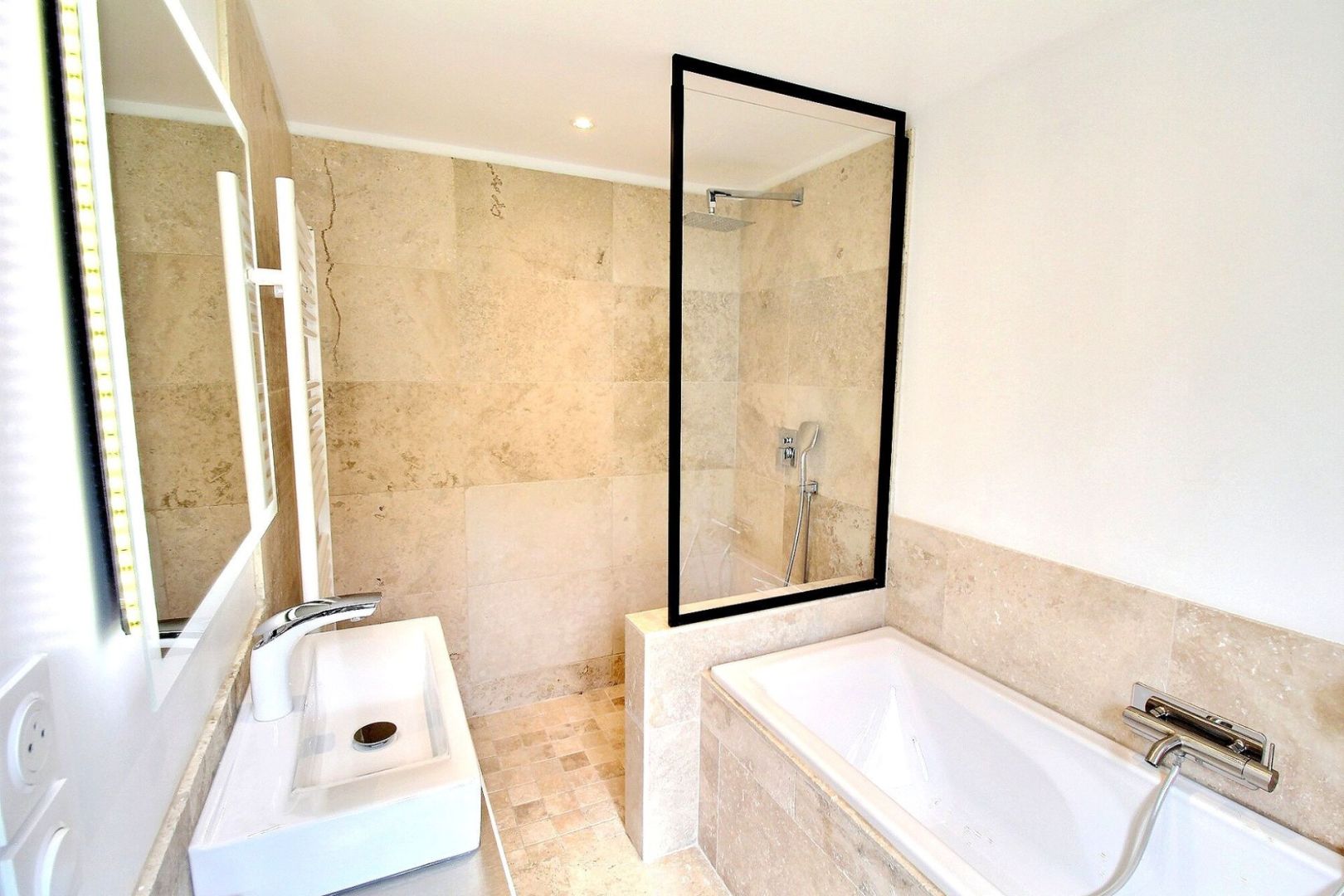 Photo Bastide SAUMANE DE VAUCLUSE - 15 pièce(s) - 408 m2 image 6/6