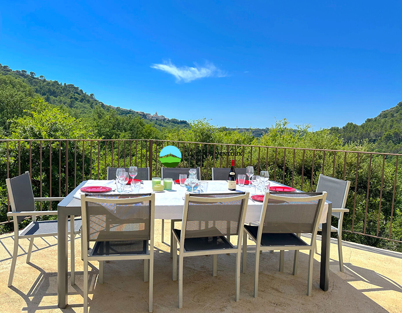 Photo MAS EN PIERRE 225 m² sur plus d'un hectare de terrain arboré avec piscine et gîte. image 4/6