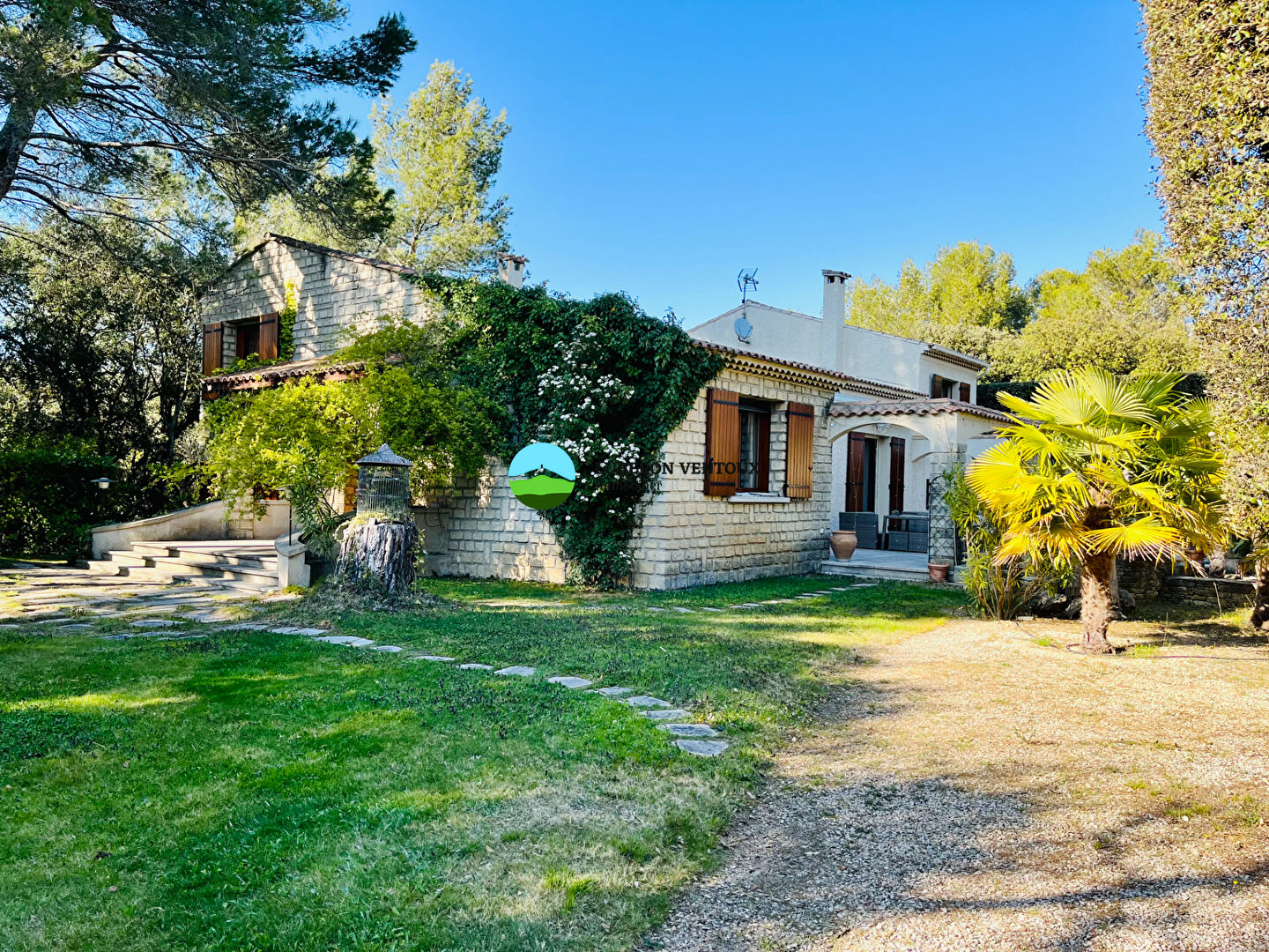 Photo Belle villa de 193 m² sur un joli parc arboré de 5200 m² avec piscine. image 2/6