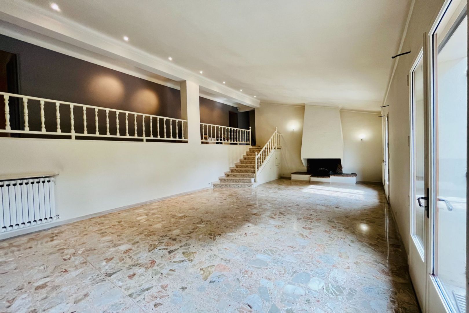 Photo Belle villa de 193 m² sur un joli parc arboré de 5200 m² avec piscine. image 6/6