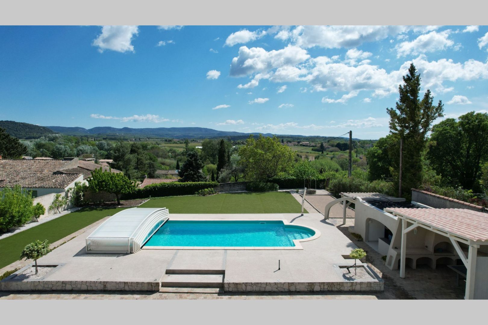 Agence immobilière de LUBERON VENTOUX Immobilier - Pernes-les-Fontaines