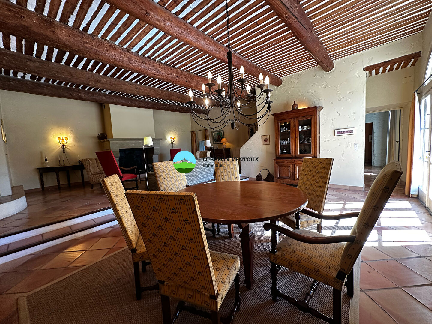 MAS AVEC PISCINE - Proche Isle sur la Sorgue  - 244m²