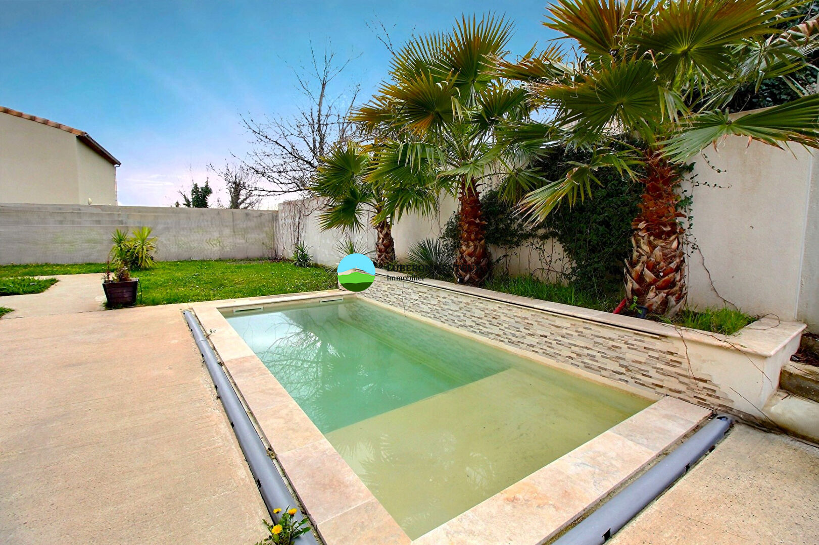 Photo Caromb, grande maison 4 chambres avec garage et piscine image 1/6