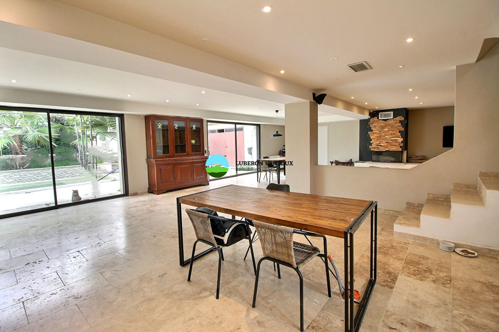 Photo Caromb, grande maison 4 chambres avec garage et piscine image 2/6