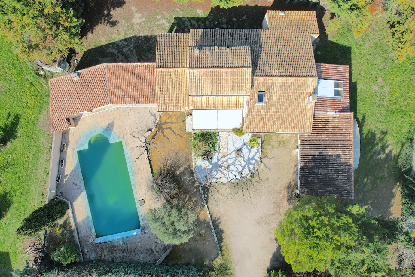 Photo Caromb maison d'environ 180 m2 avec piscine, 3 chambre et garages image 2/6