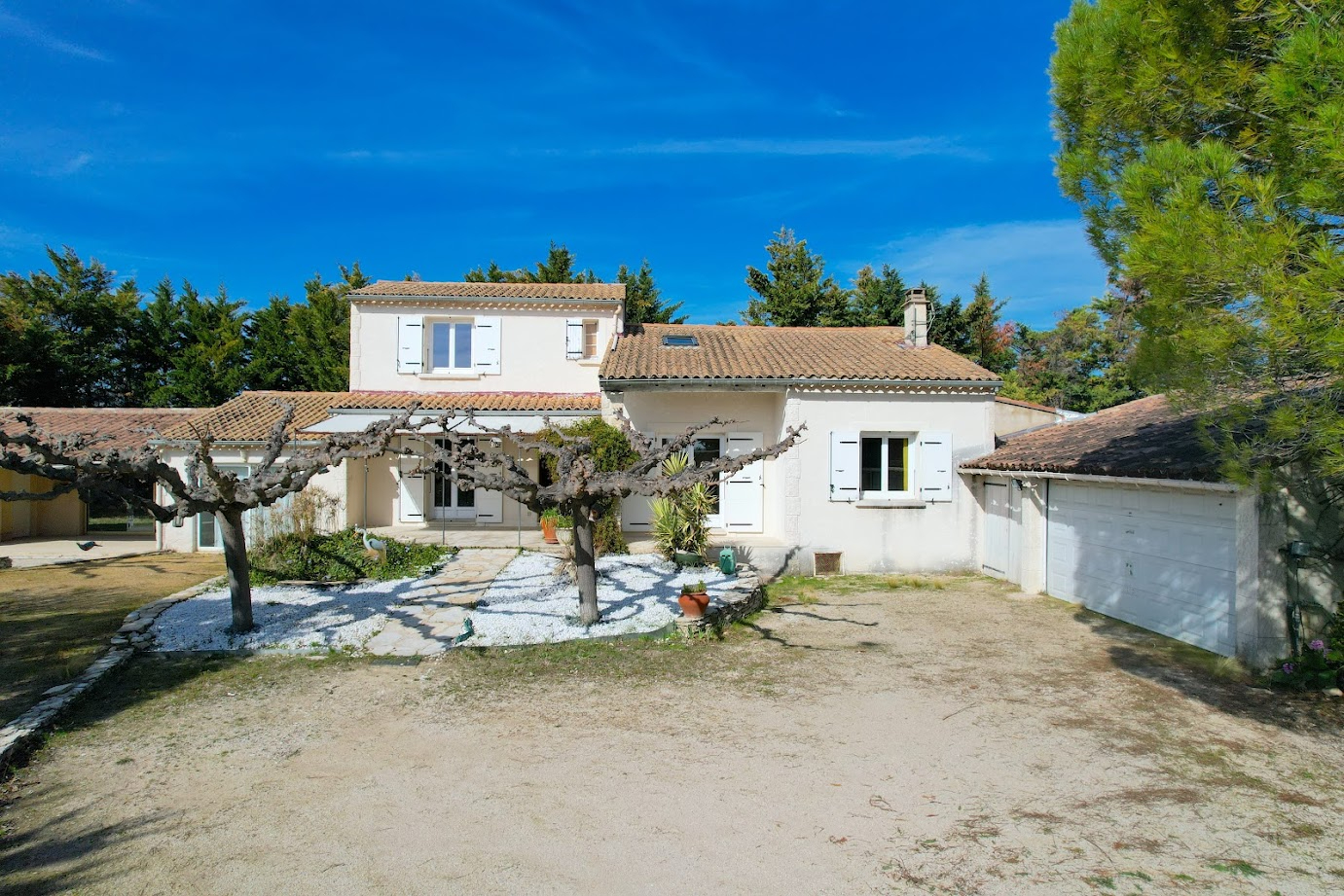 Photo Caromb maison d'environ 180 m2 avec piscine, 3 chambre et garages image 4/6