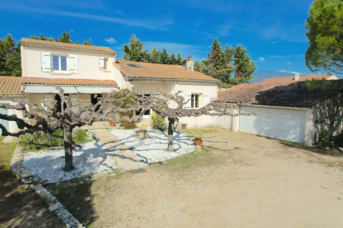 Photo Caromb maison d'environ 180 m2 avec piscine, 3 chambre et garages image 5/6