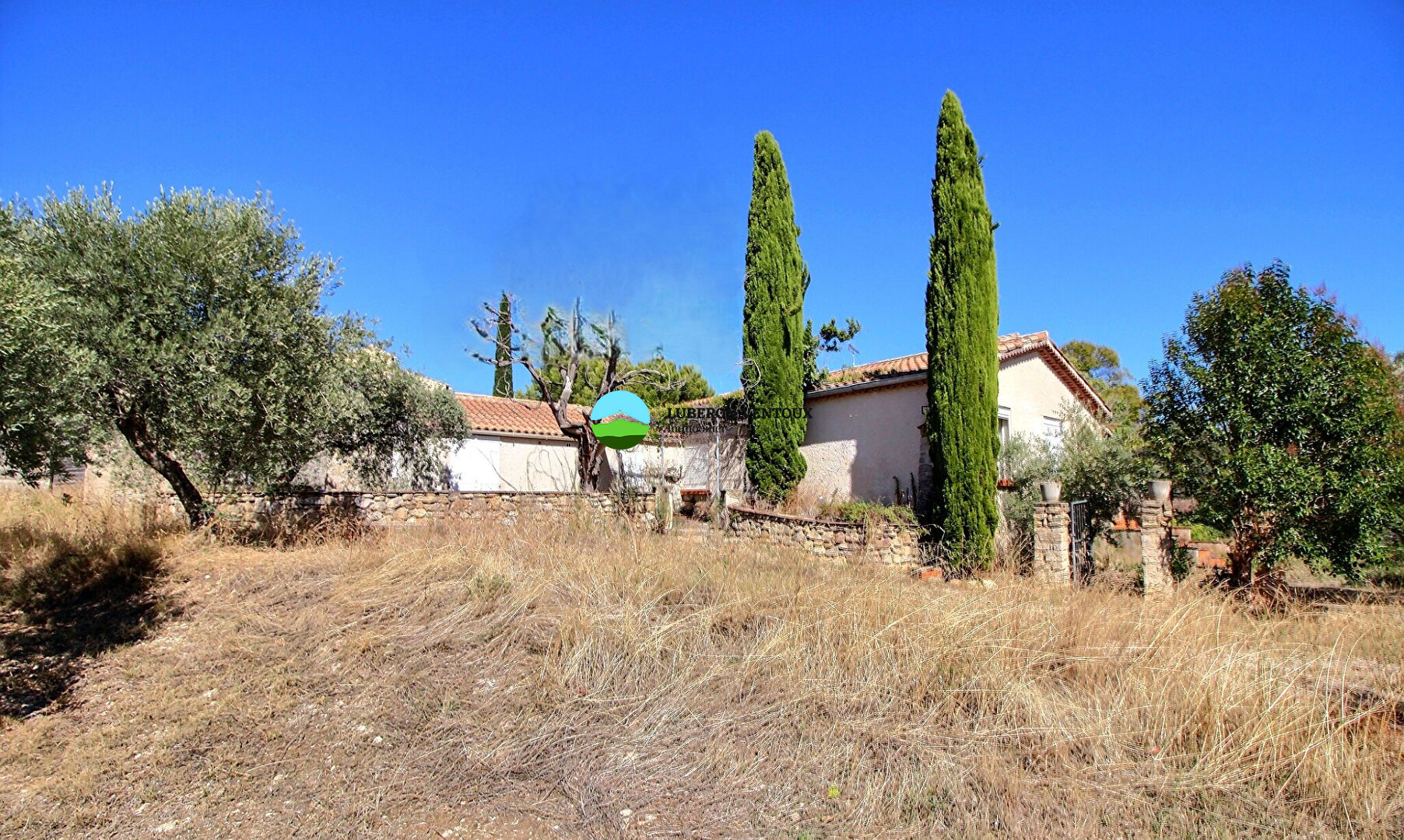Photo LE BARROUX, double maison d'environ160 m2 avec dépendances sur 1500 de parcelle. image 1/6
