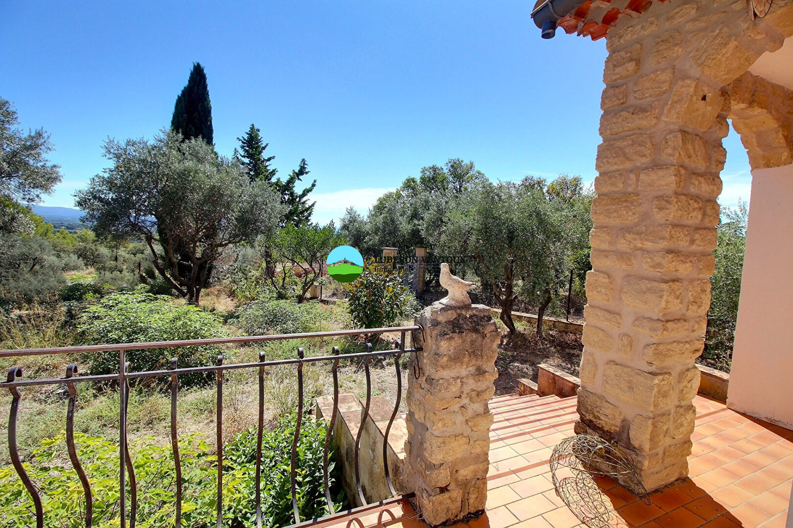 Photo LE BARROUX, double maison d'environ160 m2 avec dépendances sur 1500 de parcelle. image 3/6