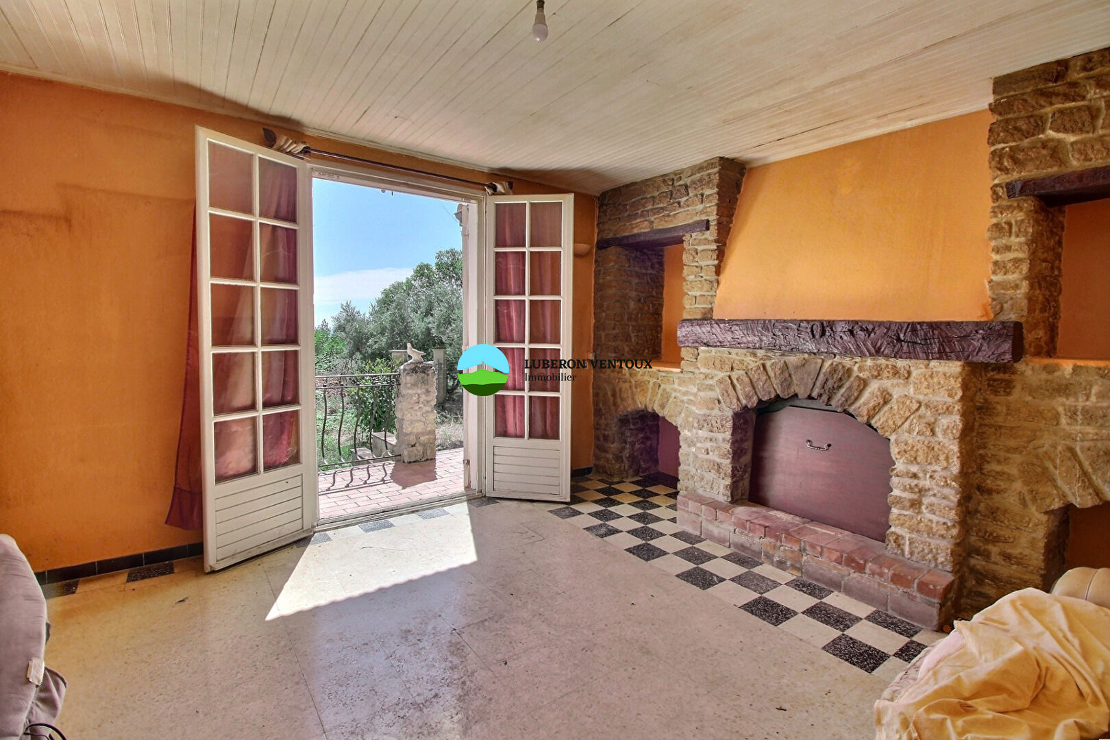 Photo LE BARROUX, double maison d'environ160 m2 avec dépendances sur 1500 de parcelle. image 4/6